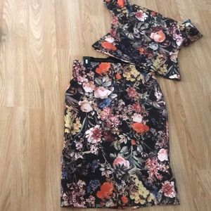 NY&CO Adorable 2 Pc Flower 🌸 Top and Skirt